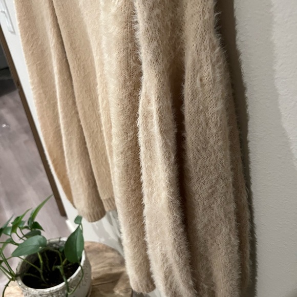Cream long sleeve super soft cardigan poofy sleeves - Picture 3 of 4